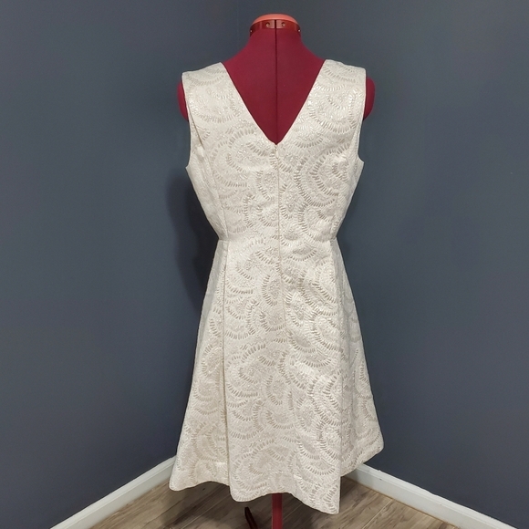 White Silver Damask Brocade Cocktail Dress Covington Short Sleeveless Christmas - Picture 3 of 9